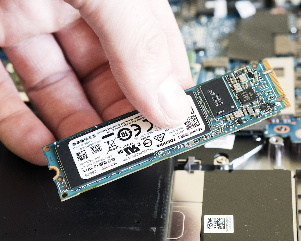 Ổ SSD hoạt động như thế nào